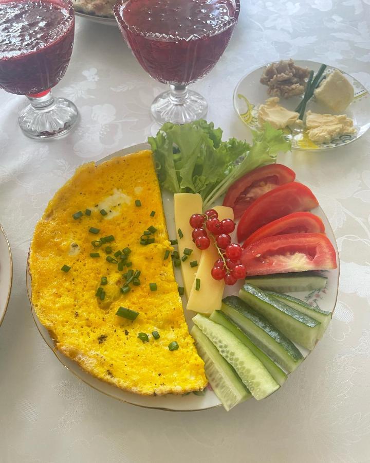 Gulnara Guest House Balykchy Ngoại thất bức ảnh